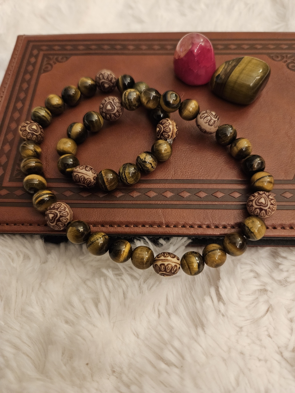 ☆ Tiger Eye and Carved Wood Bead Stretch Bracelet - Brown - Picture 2 of 3